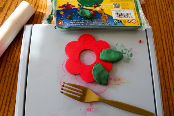 Create leaves with green Color Plus Clay.